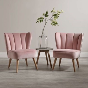 Poltrona morada llamativa